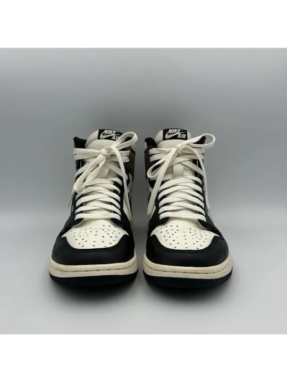 Nike Air Jordan 1 Retro Men’s Size 9 US White High Sneakers 555088-105